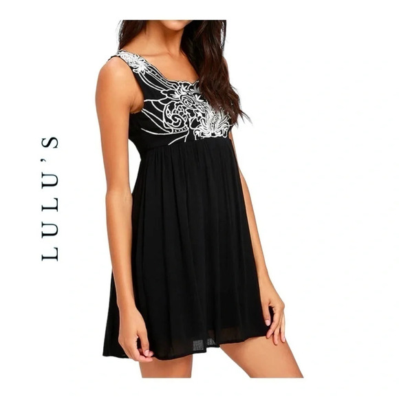 1837. LULU’S WEEKEND PLANS BLACK‎ EMBROIDERED MINI LENGTH DRESS SIZE MEDIUM - Picture 1 of 12